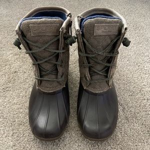 SPERRY QUILTED DUCK BOOTS!!